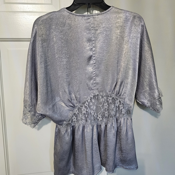 Elegant Silver Lace Kimono Top - Picture 5 of 5